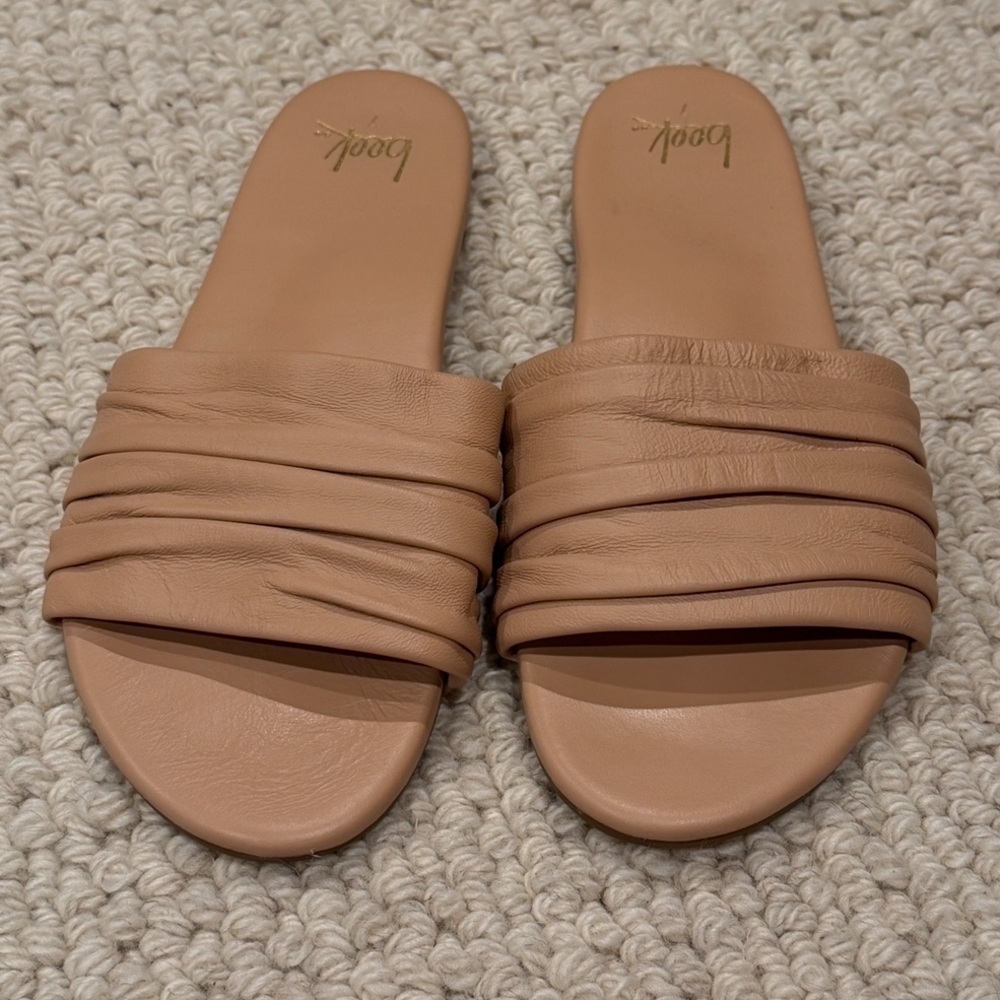 Beek Songbird sandals. Beach color. discontinued style